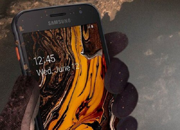 RAM 4 GB/ROM 64 GB, có khay cắm thẻ microSD với dung lượng tối đa 512 GB. Hệ điều hành Android 11, tùy biến trên giao diện One UI 2.0.