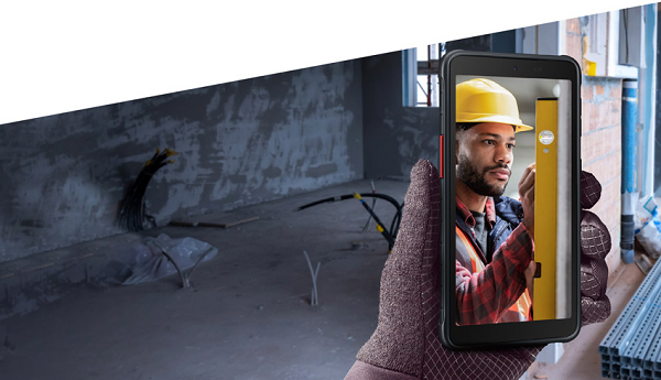 Tính năng Samsung Knox Capture biến camera 16 MP phía sau thành một máy quét mã vạch cấp doanh nghiệp. Điện thoại chạy Android 11 với tất cả các tính năng bảo mật Knox, vì vậy nó có thể mang thông tin nhạy cảm.