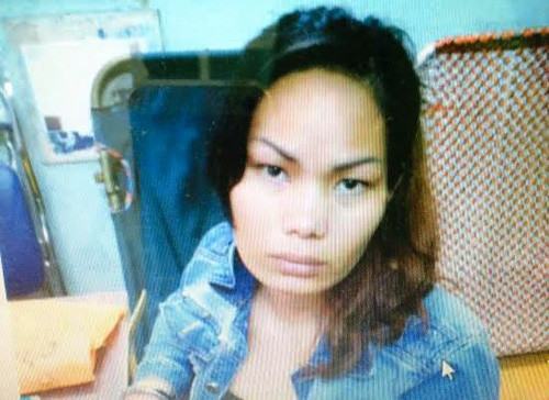 Bat bang nhom chuyen trom do cua du khach nuoc ngoai hinh anh