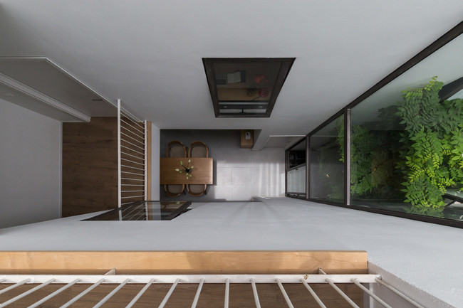 Khoảng thông tầng xuyên suốt 3 tầng nhà.