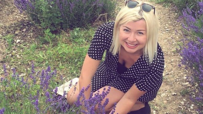 Chung benh bat ngo khien co gai 19 tuoi thay minh nhu ba lao