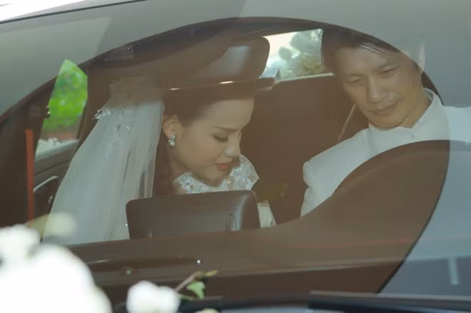 Lo anh dam cuoi bi mat cua Dustin Nguyen va Bebe Pham-Hinh-2