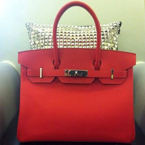 Vừa qua, khi cặp đôi Phạm Văn Phương và Lý Minh Thuận đón chào đứa con đầu lòng, David Gan cũng thổ lộ sẽ tặng cho con trai của họ những… thỏi vàng, để bé có thể dùng chúng mua sắm quần áo khi lớn lên.