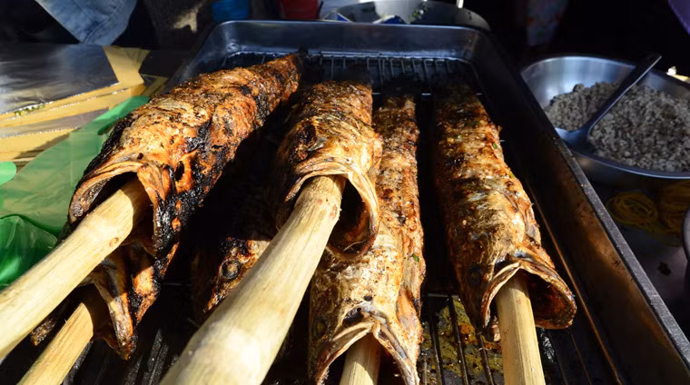 Thanh nien “ba dao” mua ca loc nuong via than tai tang ban gai ngay Valentine-Hinh-10