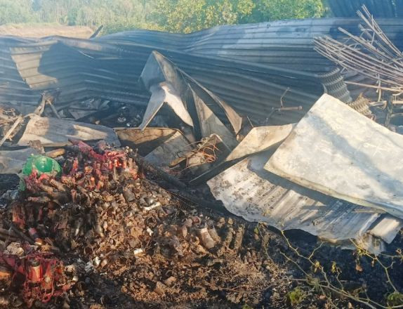  5. Cháy nhà nghi do chập điện, thiệt hại gần 300 triệu đồng: Khoảng 2h30 ngày 21/11, tại một căn nhà trên địa bàn xã Bình Trị, huyện Kiên Lương, Kiên Giang đã xảy ra một vụ cháy thiệt hại tài sản gần 300 triệu đồng. Nguyên nhân được xác định ban đầu là do chập điện. 