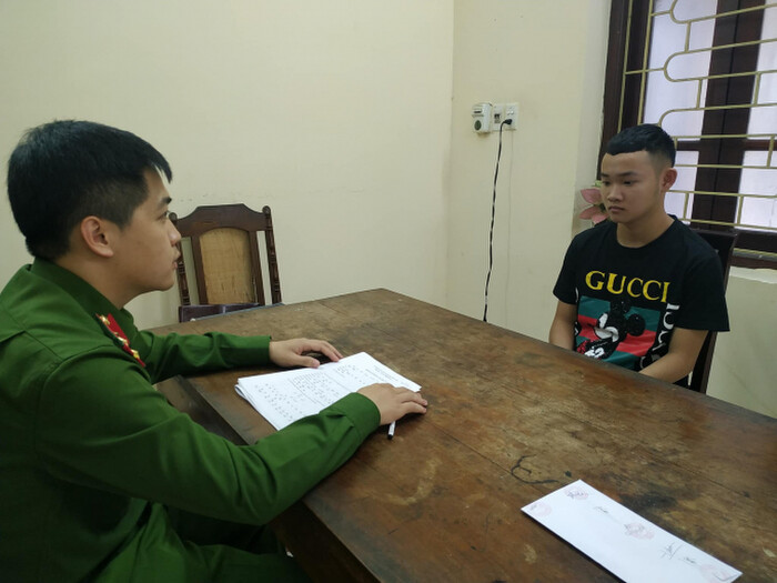 Nam thanh niên 18 tuổi thuê nhà nghỉ rồi khống chế bà chủ để cướp Nam thanh nien 18 tuoi thue nha nghi roi khong che ba chu de cuop