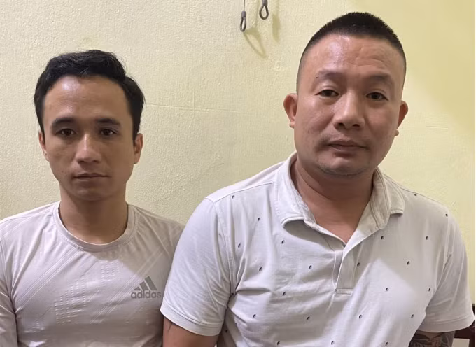  11 đối tượng đang ‘‘mở tiệc ma túy’’ tại quán Karaoke: Ngày 25/11, Công an thị xã Nghi Sơn, tỉnh Thanh Hóa cho biết, trong quá trình làm nhiệm vụ lực lượng chức năng đã phát hiện, bắt quả tang 11 đối tượng đang tổ chức sử dụng ma tuý tại một quán Karaoke trên địa bàn phường Hải Hòa, thị xã Nghi Sơn, tỉnh Thanh Hóa. Các đối tượng có độ tuổi 16-28 và đến từ các tỉnh Bắc Kan, Nghệ An, Thanh Hóa... 