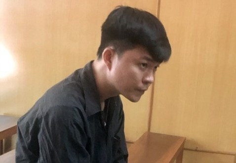 Đạt tạo niềm tin lấy được chìa khóa và mã, Đạt tới các cây ATM, cắt nguồn điện để camera không hoạt động rồi mở khay, trộm tiền. Thực hiện xong hành vi trộm cắp, Đạt đổi mã khóa nhằm mục đích khi đến kỳ sau, Tổ tiếp quỹ không thể mở được khay tiền tại ATM (sẽ không phát hiện được tiền bị mất), máy sẽ báo lỗi và Đạt tiếp tục hỗ trợ, sửa lỗi, để anh ta có cơ hội lấy cắp tiền từ các máy ATM khác. Với thủ đoạn này Đạt đã trộm 31 tỷ đồng của 25 cây ATM.