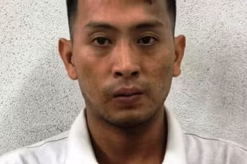  4. Phá két sắt trộm hơn 200 triệu của doanh nghiệp: Ngày 25/10, một công ty xây dựng tại phường Ninh Phong (TP Ninh Bình) bị Đoàn Văn Tùng (30 tuổi, trú xã Ninh Thắng, huyện Hoa Lư) đột nhập phá két sắt và lấy đi 214 triệu đồng. Hôm nay, Công an tỉnh Ninh Bình đã bắt giữ được Tùng để điều tra về hành vi Trộm cắp tài sản.