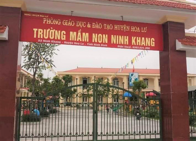 Trẻ mầm non 15 tháng tuổi bị giáo viên bạo hành trong nhà vệ sinh: Ngày 10/11, tại lớp 2 tuổi B, Trường Mầm non Ninh Khang, huyện Hoa Lư, tỉnh Ninh Bình. Một cháu bé bị giáo viên bạo hành trong phòng vệ sinh của lớp học. Đáng nói, thời điểm này có một giáo viên khác cùng đứng lớp và chứng kiến sự việc nhưng không có động thái can ngăn, thờ ơ trước sự việc trên. 