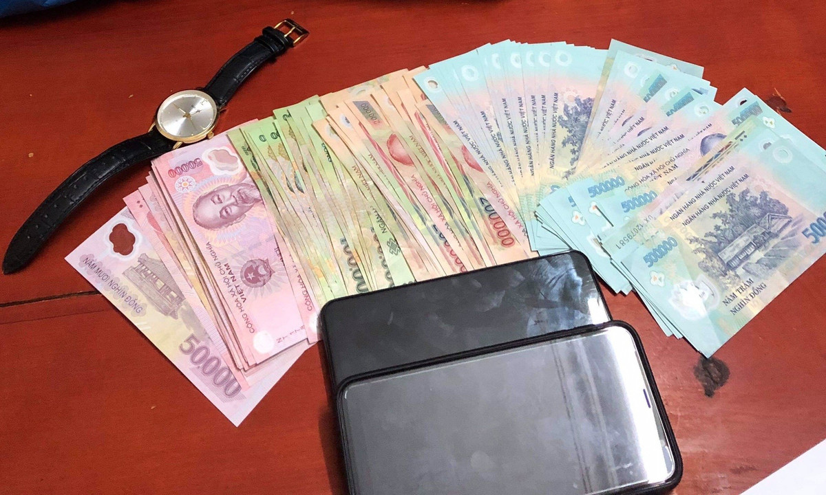 Bat giu “sieu trom nhi