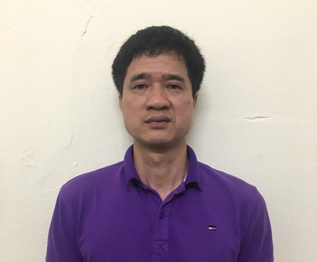 Nghi vo ngoai tinh, chong dung riu bo vao dau nguoi dan ong cung phuong