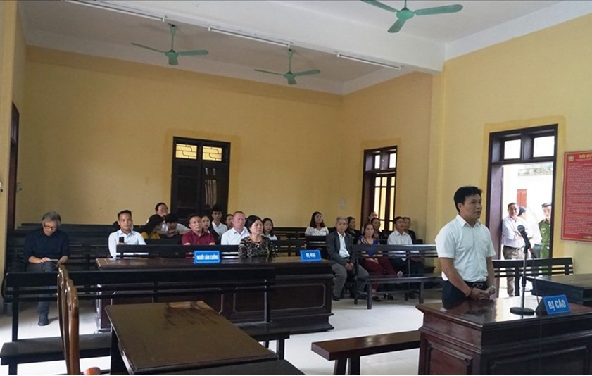 Đánh vợ ở chốn đông người, chồng vũ phu nhận kết đắng Danh vo o chon dong nguoi, chong vu phu nhan ket dang