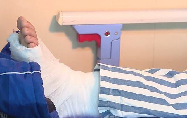 Khong hoan thanh bai tap ve nha, be trai bi bo danh dap da man