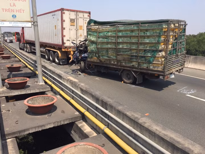 Tai nan cao toc TPHCM-Long Thanh-Dau Giay: Nhieu nguoi thuong vong