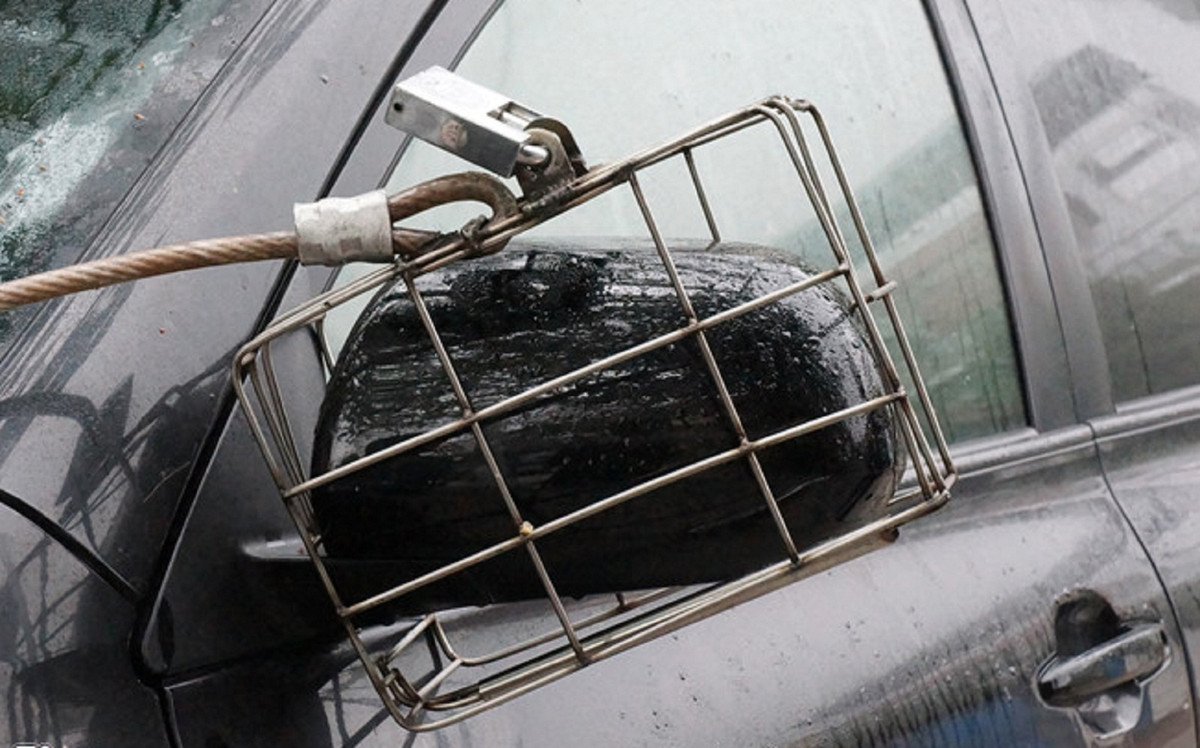 Chu xe meo mat vi bi vat trom guong o to ngay Tet-Hinh-3