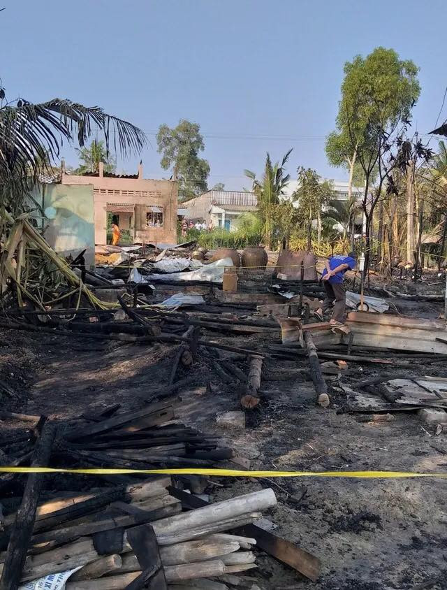 Bac Lieu: Chay 3 can nha trong dem, 1 nguoi tu vong