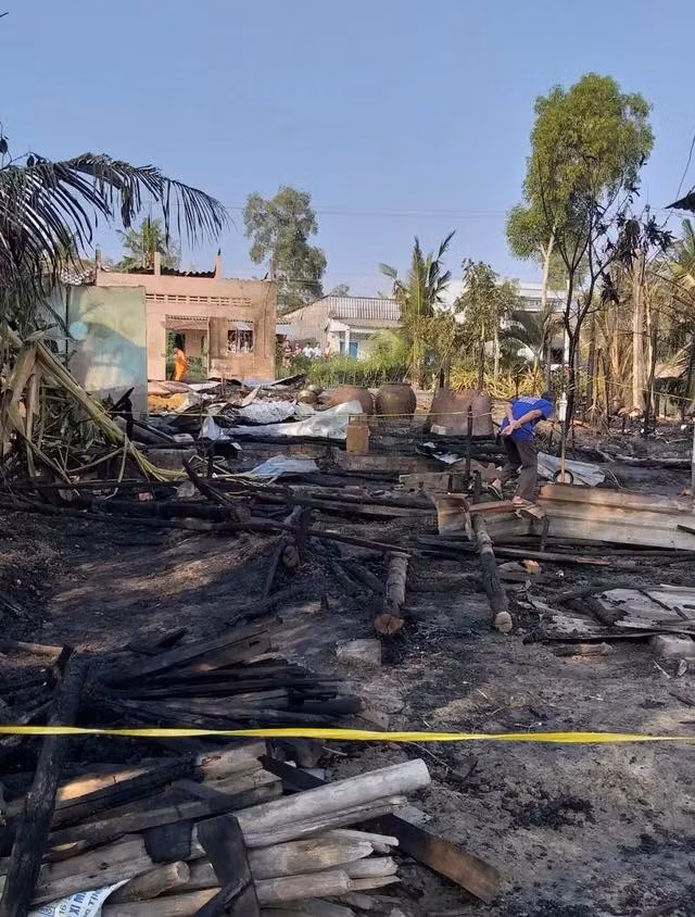 Bac Lieu: Chay 3 can nha trong dem, 1 nguoi tu vong