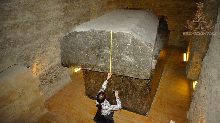Cụ thể, trong cuộc khai quật tại Saqqara, các chuyên gia tìm thấy một quan tài bằng đá granite, nặng 90 tấn vào năm 1851.