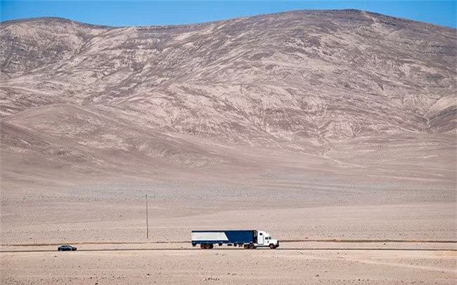 Bạn khó có thể đi xe suốt chặng đường hơn 40.000 km này bởi cao tốc không liền mạch mà bị gián đoạn 2 lần bởi kênh đào Panama và Darien Gap. Nằm ở biên giới Panama và Colombia, Darien Gap là vùng đầm lầy kéo dài hơn 96 km. Nơi đây được xem là vùng đất không ai dám đặt chân đến. (Ảnh: Travel + Leisure).