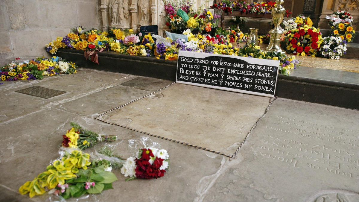 Đại thi hào người Anh cũng giống như nhiều người dân thời đó không muốn những kẻ phá hoại động tới hài cốt của mình sau khi chết.
