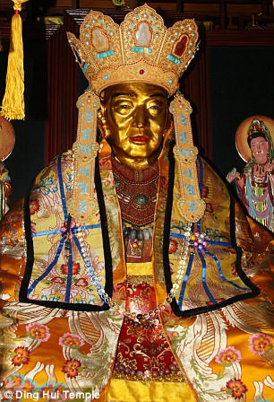 Đặc biệt, hàm trên, răng trên, xương sườn và các khớp của thiền sư Ci Xian vẫn hoàn chỉnh giống như của người mới qua đời.