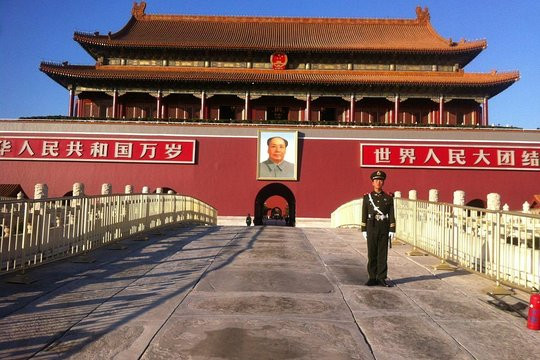 Những đường vân này tượng trưng cho 24 tiết khí. Vì vậy, chúng còn được gọi là đầu trụ 24 tiết khí. Bên trong phần đầu đá được đục rỗng.