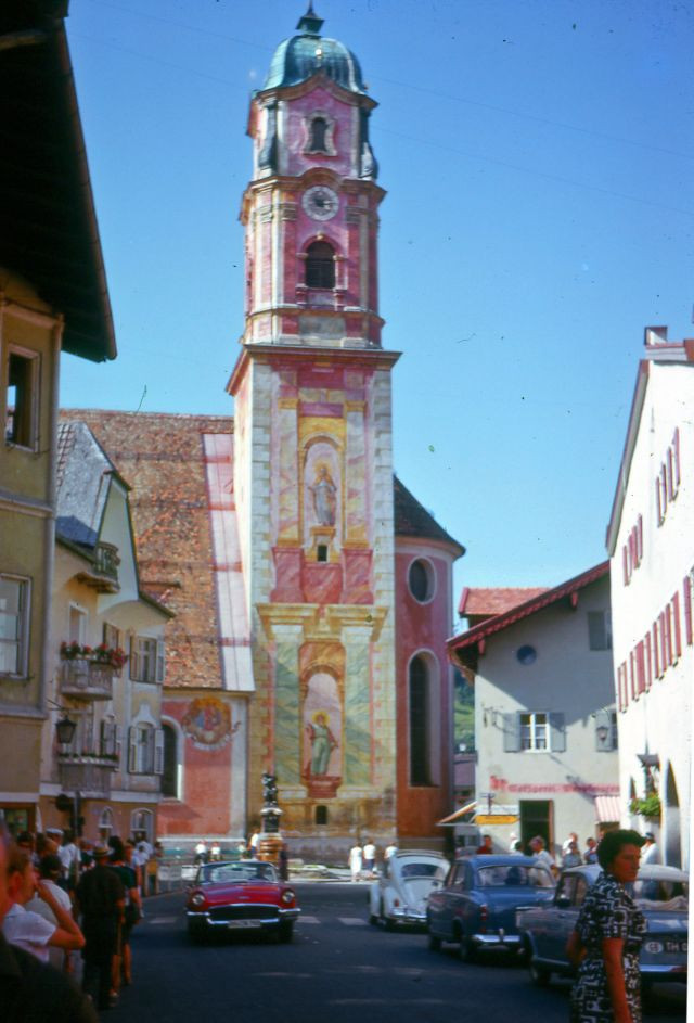 Công trình đầy màu sắc ở Mittenwald, Đức năm 1963.