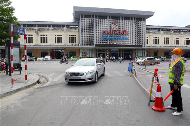 Ha Noi thong bao khan tim lai xe o to cho nam thanh nien nghi nhiem COVID-19