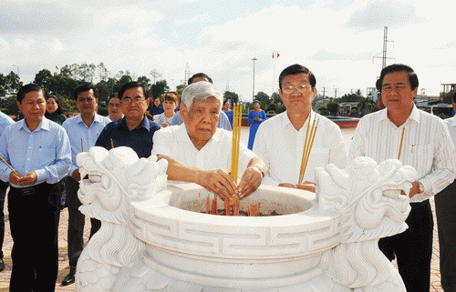 Vào ngày 26/12/1997, ông Lê Khả Phiêu được bầu làm Tổng Bí thư trong Hội nghị Trung ương lần thứ 4 Ban Chấp hành Trung ương Đảng (khoá VIII).