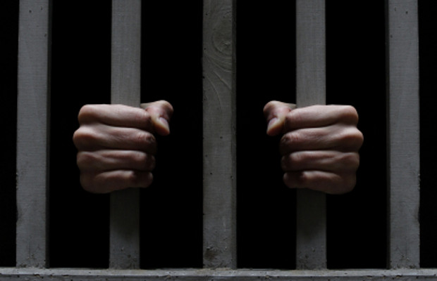 Với những nghi ngờ này, công tố viên Preston cho khai quật thi hài Zona lên để khám nghiệm tử thi. Kết quả cho thấy, cô thực sự bị giết hại. Theo đó, Shue bị bắt giữ vì cáo buộc giết vợ và phải chịu kết án tù chung thân. Mời độc giả xem video: Khó lý giải video "ma" theo người lên taxi. Nguồn: VTC14