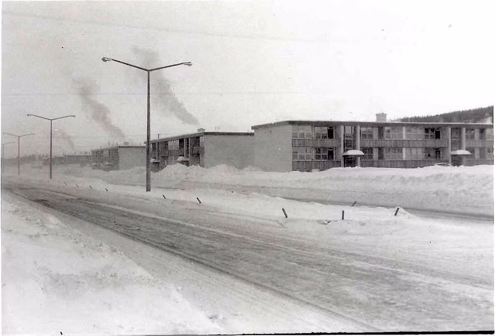 Vào năm 1977, các mỏ trong khu vực Gagnon cạn kiệt. Vì vậy, người dân nơi đây chuyển hoạt động khai thác đến đến mỏ ở hồ Lửa (Fire Lake), nằm cách Gagnon khoảng 90 km về phía đông bắc.