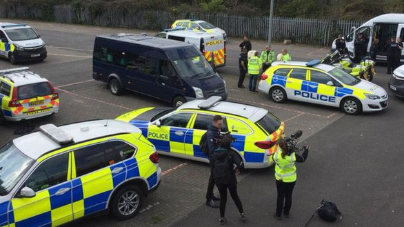 Tháng 4/2019, cảnh sát Anh phát hiện 29 đàn ông, phụ nữ và trẻ em bên trong một chiếc xe tại hạt Devon. Họ được cho là các nạn nhân người Việt Nam của bọn buôn người.