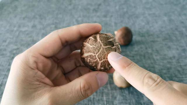 Chon nam huong tuoi nen lay cai to hay cai nho?