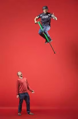 Dmitry Arsenyev sống ở Nga đạt kỷ lục người nhảy cao nhất bằng gậy Pogo với thành tích là 3,4m.