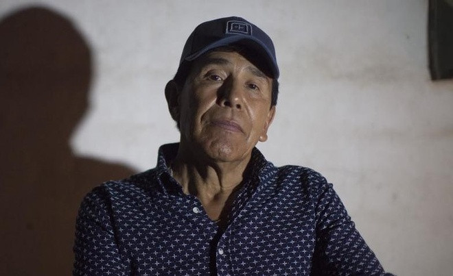 Sinh năm 1952, trùm ma túy Rafael Caro Quintero của băng đảng Guadalajara gây ra nhiều tội ác kinh hoàng ở Mexico và Mỹ. Theo đó, y là một trong số những tên tội phạm bị FBI truy nã gắt gao nhất.