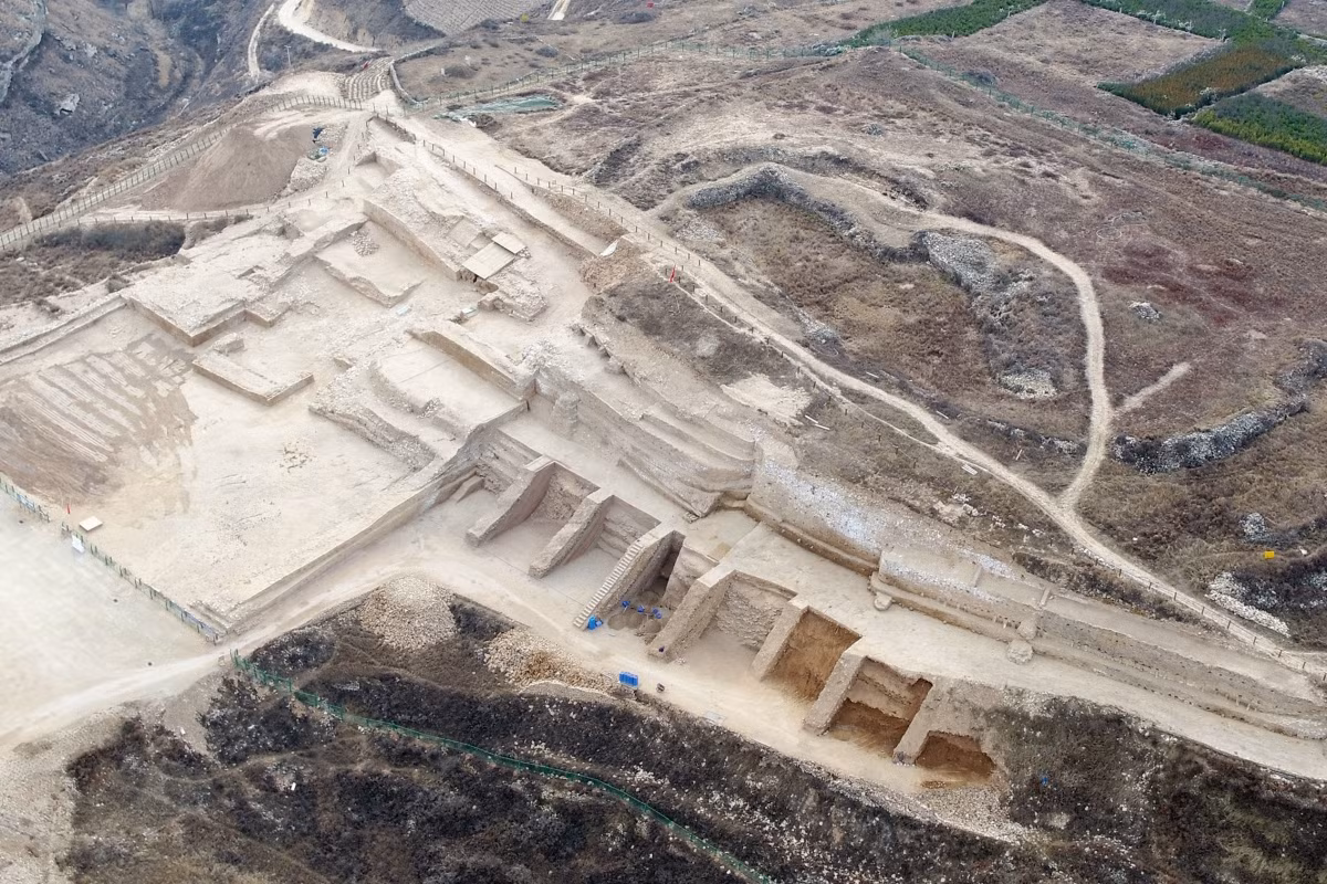 Đa số hộp sọ thuộc về phụ nữ và trẻ em. Các chuyên gia chỉ tìm thấy hộp sọ mà không phát hiện bất cứ phần xương nào khác.