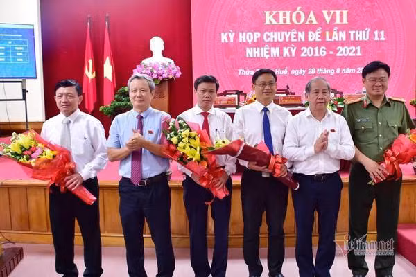 Bi thu huyen duoc bau lam Pho chu tich UBND tinh TT-Hue