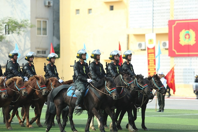 Cũng cần biết đây là một lĩnh vực hoàn toàn mới với các chiến sĩ CSCĐ nên họ phải tìm tòi học hỏi rất nhiều. Nhưng với tinh thần tiên phong, chỉ trong vòng vài tháng qua lực lượng CSCĐ Kỵ binh đã hoàn toàn thành thục các kỹ thuật trên lưng ngựa.