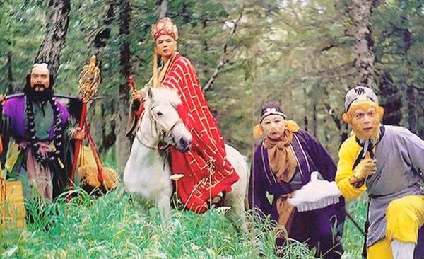 Thế nhưng, vào một ngày, đạo sĩ đẩy quốc vương xuống giếng khiến ông mất mạng. May mắn là quốc vương được Long vương cứu giúp bảo quản thi thể. Trong khi đó, người đạo sĩ sau đó biến thành quốc vương.