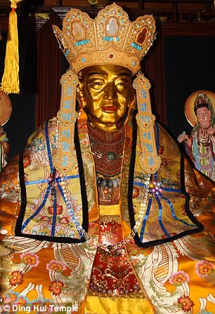 Đặc biệt, hàm trên, răng trên, xương sườn và các khớp của thiền sư Ci Xian vẫn hoàn chỉnh giống như của người mới qua đời.