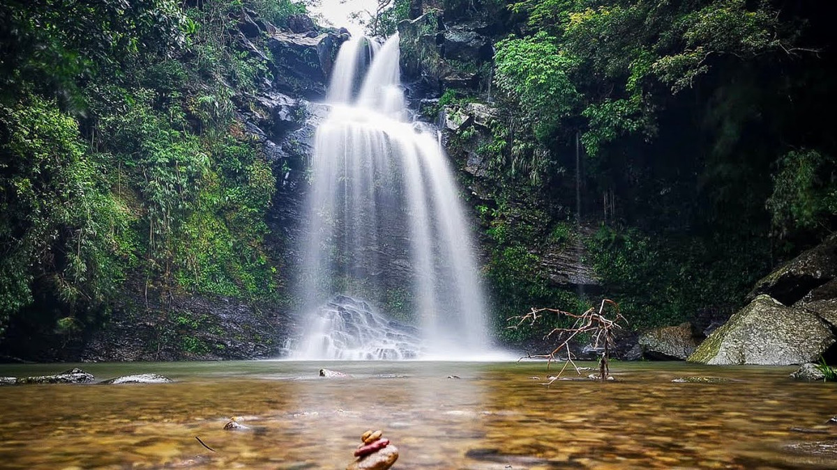 Cụ thể, thoạt nhìn, mọi người đều thấy Bride's Pool là một thác nước đẹp như tranh vẽ giống như nhiều nơi khác trên thế giới.