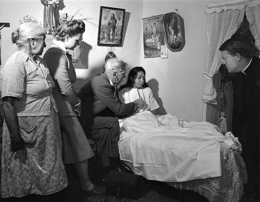 Vào đầu thế kỷ 20, những người mắc bệnh lao được cho là nhiễm bệnh do sống trong môi trường mất vệ sinh, chật chội. Căn bệnh này dễ lây lan qua đường hô hấp, tiêu hóa, tiếp xúc và truyền từ mẹ sang con đối với phụ nữ mang thai.