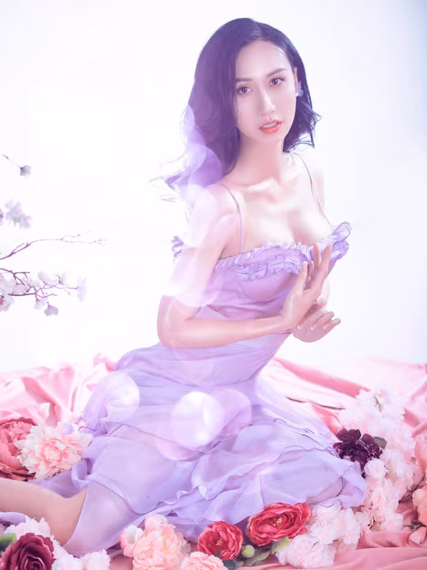 Lynk Lee là người đẹp chuyển giới mới nổi của showbiz Việt. Cô đã trải qua nhiều cuộc phẫu thuật thẩm mỹ để có được dung mạo như hiện tại.