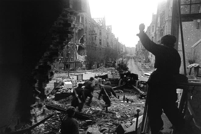 Do trận chiến Berlin diễn ra từ tháng 4 đến đầu tháng 5/1945, giới chức Liên Xô đã triển khai lực lượng lớn nhằm đánh chiếm thủ đô Berlin và tiêu diệt hoàn toàn phát xít Đức.