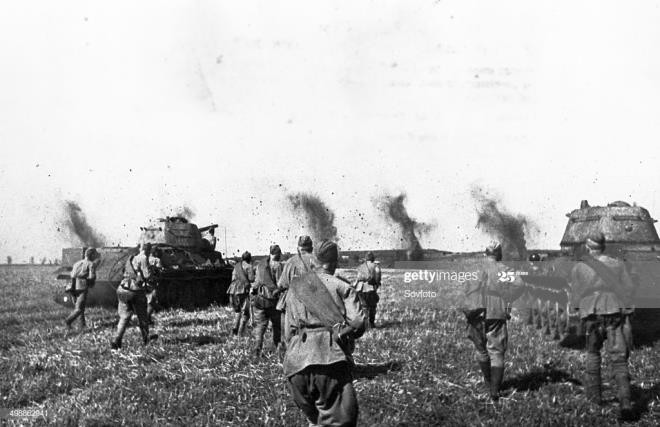 Phương diện quân Belorus số 1 do Nguyên soái Georgy Zhukov chỉ huy trong trạng thái sẵn sàng thực hiện một cuộc tiến công quyết định nhằm vào Berlin.