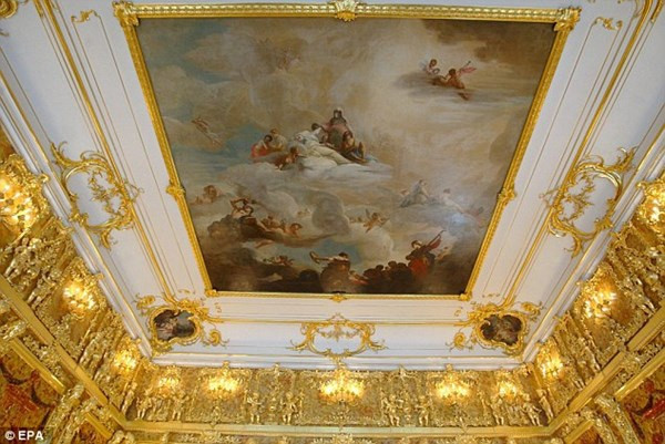 Kể từ đó, không ai biết căn phòng Hổ phách bị Đức đem giấu ở nơi nào. Trong suốt nhiều năm, nhiều chuyên gia, thợ săn kho báu nỗ lực tìm kiếm tung tích của căn phòng Hổ phách.