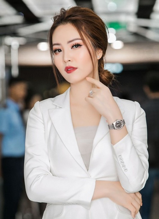 Thụy Vân là gương mặt quen thuộc của chương trình Chuyển động 24h, nhiều năm liên tiếp lọt danh sách bình chọn MC ấn tượng của VTV Awards.