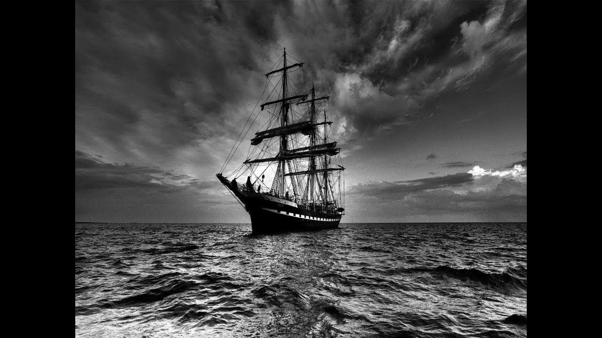 Khi ấy, con tàu Mary Celeste cách đảo Azores khoảng 400 hải lý về phía Đông.