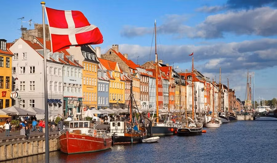 Tiếp đến là Đan Mạch và Áo. Những người có hộ chiếu của 2 nước này được miễn visa tại 187 quốc gia.